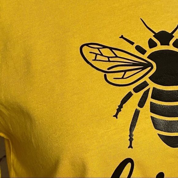 Bee Kind Graphic Tee 🐝 - Picture 3 of 6